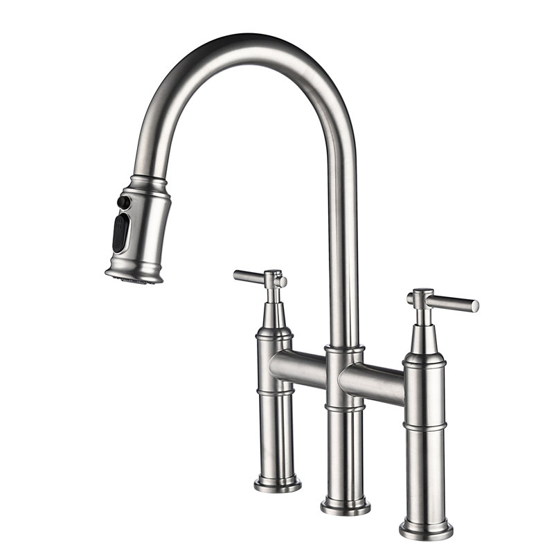 Robinet de cuisine de style pont en nickel brossé. Tirez vers le bas avec deux poignées pour faciliter le réglage du débit et de la température. Zone de nettoyage agrandie à 360 degrés de rotation de la buse haute. Fabrication en laiton. Silencieux