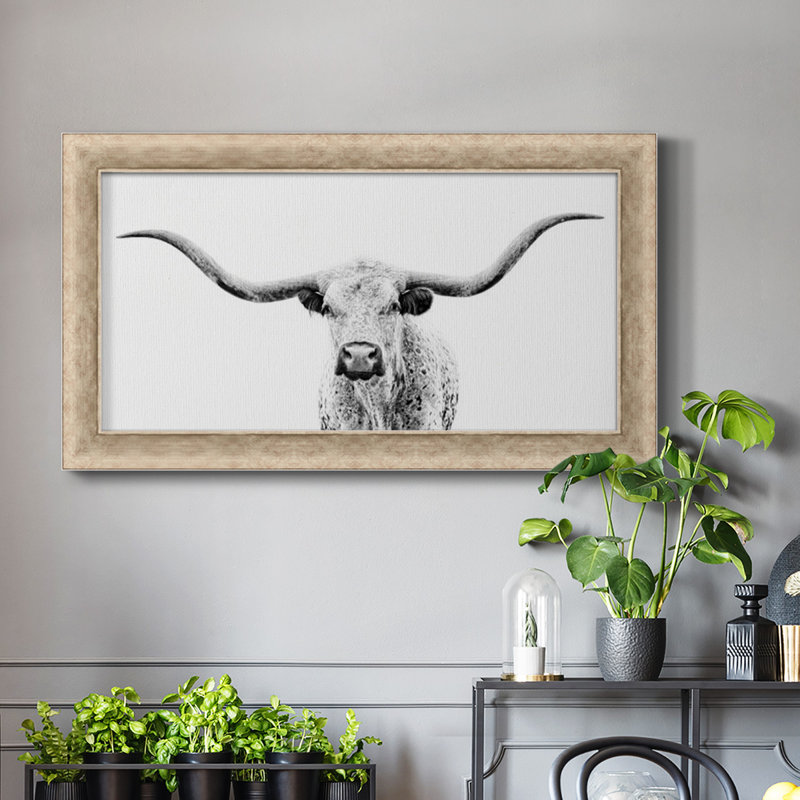 Toile encadrée de qualité supérieure Longhorn Gaze - prête à être accrochée, H 29 po x l 53 po x P 1,25 po
