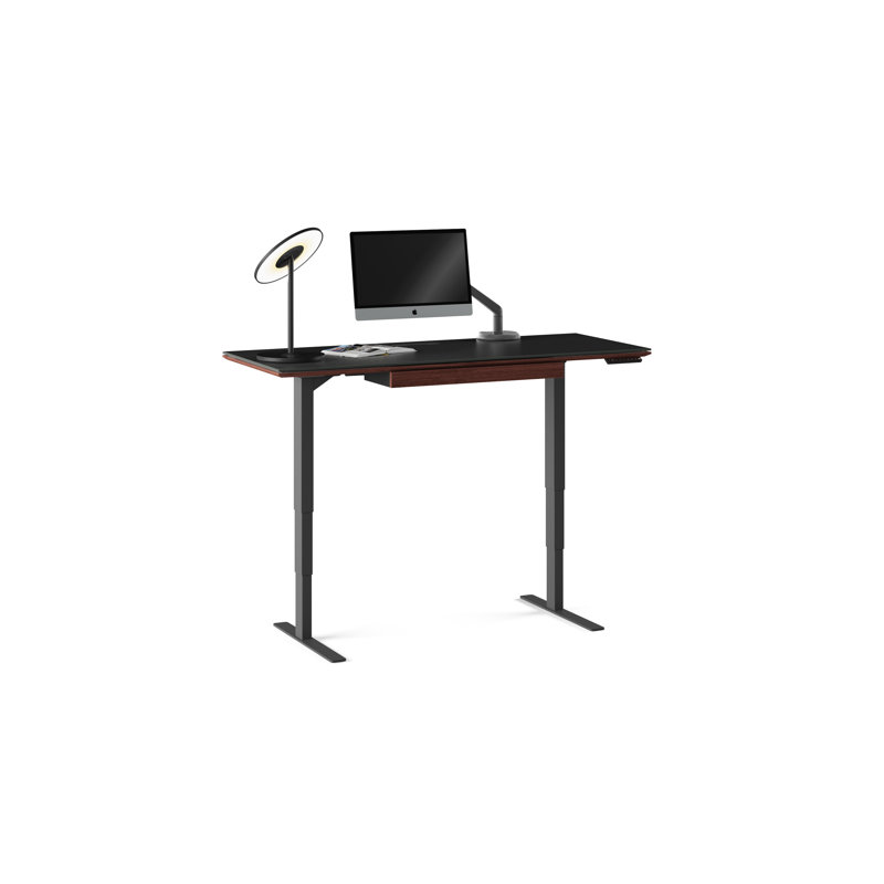 Bureau debout à hauteur ajustable Sequel 20, H 24 po x l 60 po x P 24 po, Noyer teint de couleur chocolat