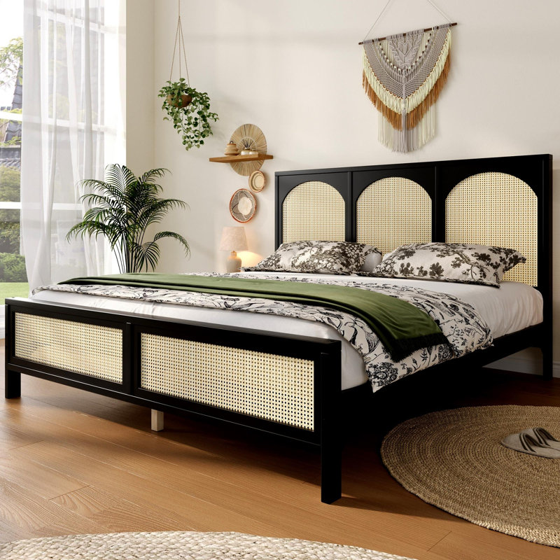 Grand lit plateforme en bois avec tête et pied de lit en rotin, noir et beige, Grand lit, Noir