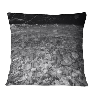 River and Gray Stones - Coussin décoratif à imprimé traditionnel