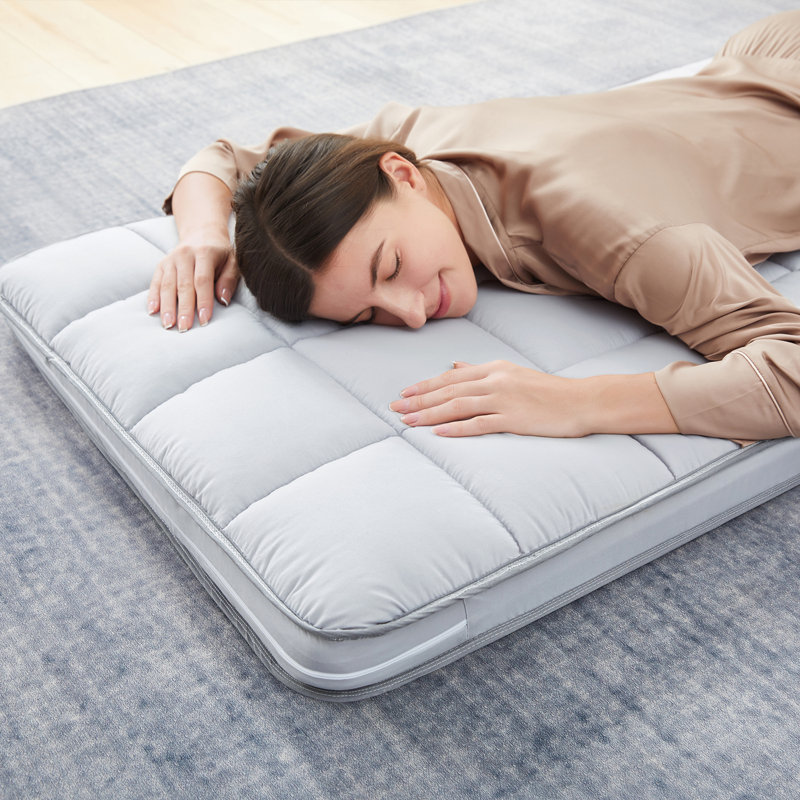Surmatelas pour lit de bébé 4 pouces avec structure à 3 couches, mousse viscoélastique imprégnée de gel, housse de coussin lavable à la machine pour le sommeil et les voyages, emballage de compression (75 x 30 po)