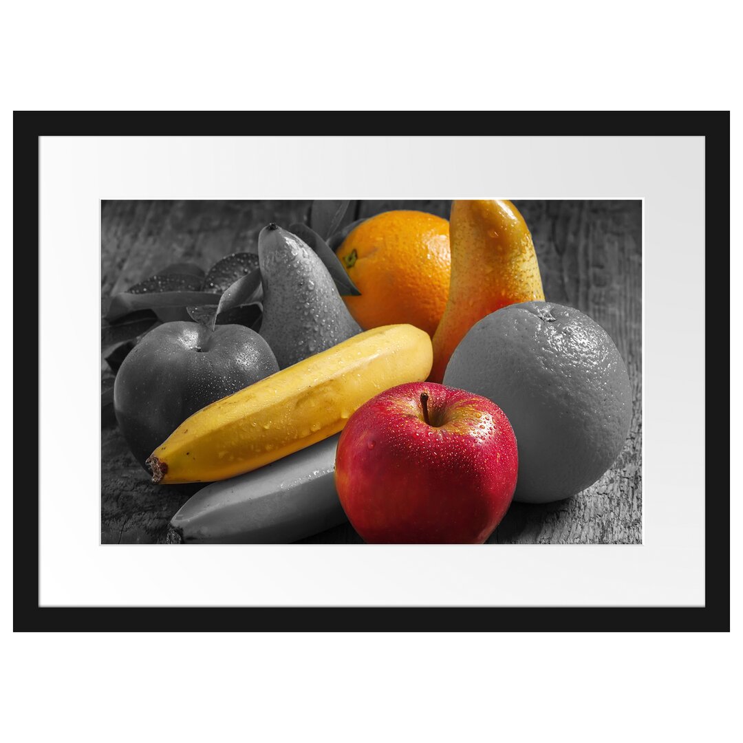 Gerahmtes Poster Frisches Obst auf Holztisch