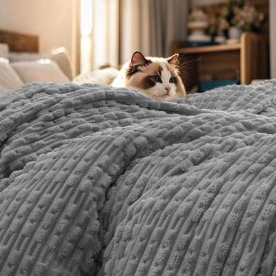 PHF Ultra Soft Flannel Fleece Blanket King Size, Lightweight 3D Jacquard Fleece Blanket, No Shedding, No Pilling, Luxury 340GSM Aesthetic Fluffy Cozy for Bed Room Decor