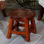 Tabouret cerisier en bois avec reine des abeilles-132998997