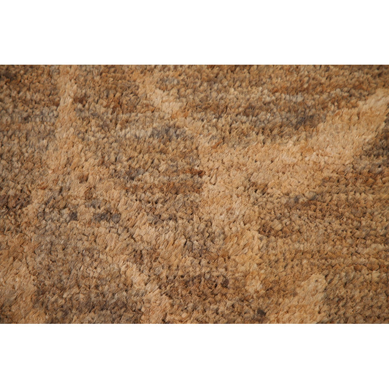 Tapis brun / doré à motif abstrait