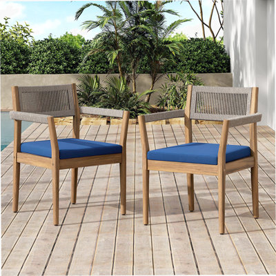 Ensemble de 2 tables et chaises de salle à manger en bois d'acacia tressé - aspect teck avec corde beige et coussins bleu marine, meubles de patio toutes saisons pour le jardin, la piscine et la cour (durables et élégants)