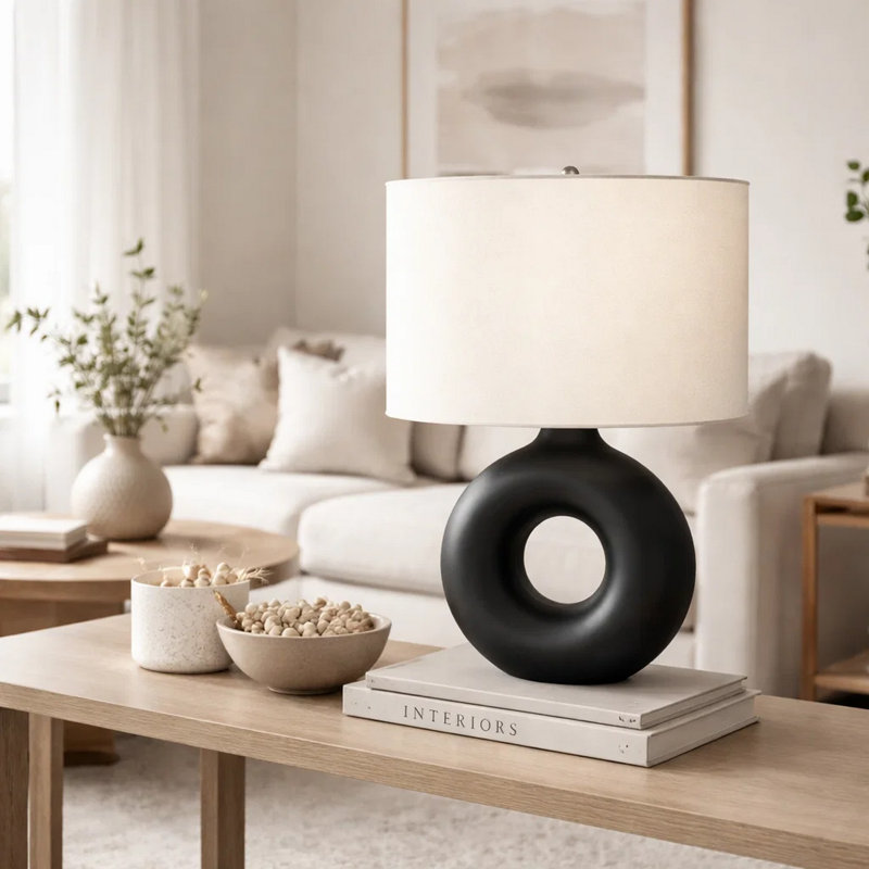 Lampe de table Vono, 24 po, base ronde en céramique noire, abat-jour en lin ivoire, Noir