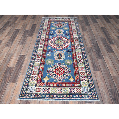 Tapis bleu impérial 2 pi 7 po x 6 pi 7 po Kazak avec motif tribal, laine douce et brillante nouée à la main, teinture végétale, tissage dense, tapis oriental