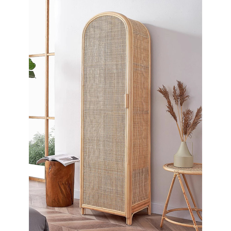 Chic arche de garde-robe en rotin