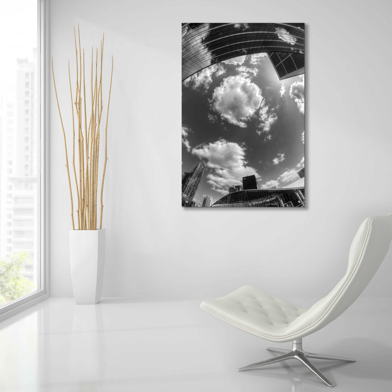 «Urban Sky II» par Sebastien Lory, art en verre acrylique, H 36 po x l 24 po x P 0,2 po