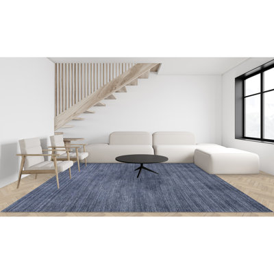 Tapis bleu marine noué à la main de haute qualité