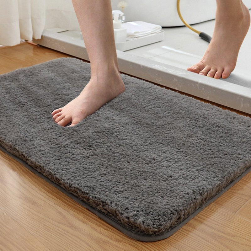 Tapis gris antidérapant pour salle de bain