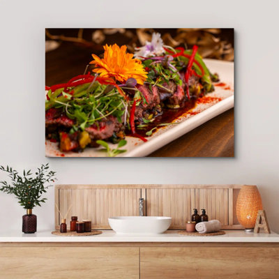 Elegant Dining Presentation for Luxurious Decor