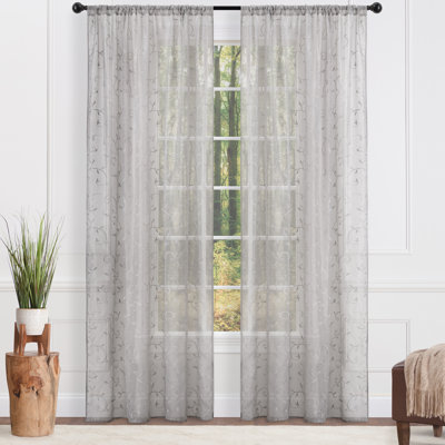 Paire de rideaux transparents avec passe-tringle Delicia