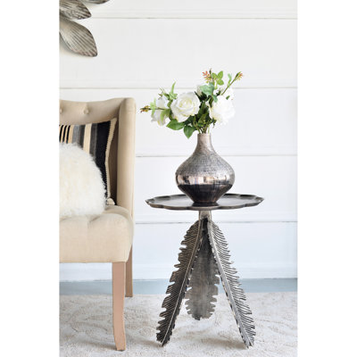 Table d'appoint en aluminium argenté à motif de feuilles pour l'intérieur
