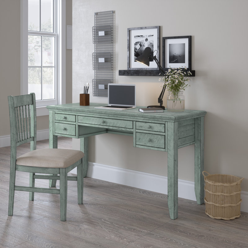 Bureau Budworth avec prises intégrées et ensemble de chaises
