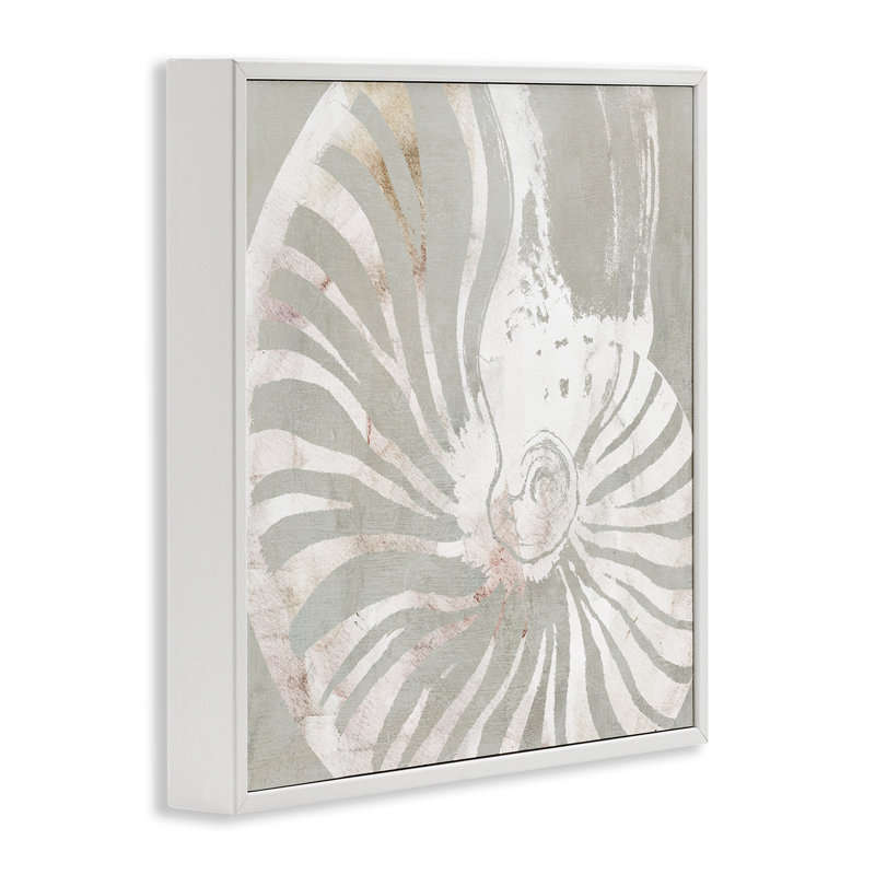 «Beige Nautilus», art de la giclée encadrée par Carol Robinson, Estampe numérique encadrée blanc bord de mer