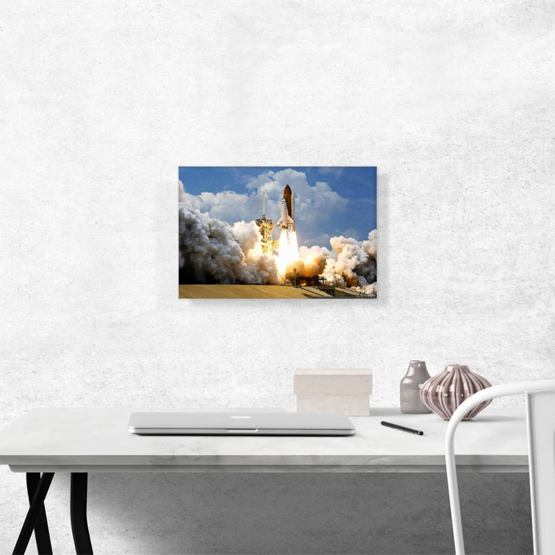 NASA Rocket Blasts off into Outer Space - Reproduction de photo sur toile tendue, H 12 po x l 18 po x P 0,75 po