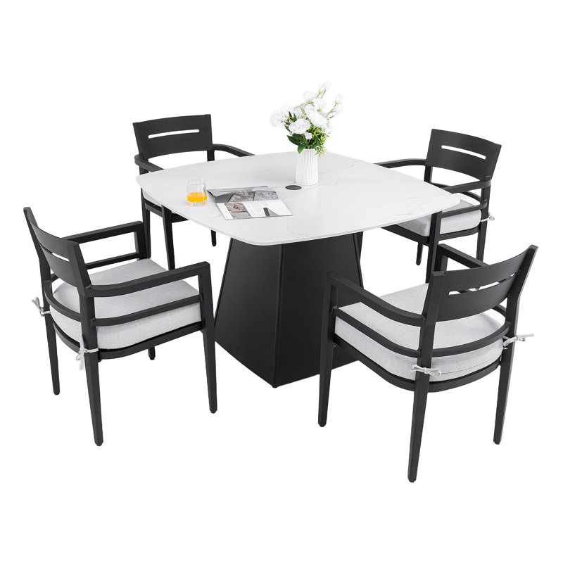 Ensemble de salle à manger à piédestal extérieur 5 pièces, table carrée en fritté de 44 po avec base évasée et 4 fauteuils, coussins Sunbrella, aluminium antirouille, résistant aux intempéries, pour patio ou terrasse