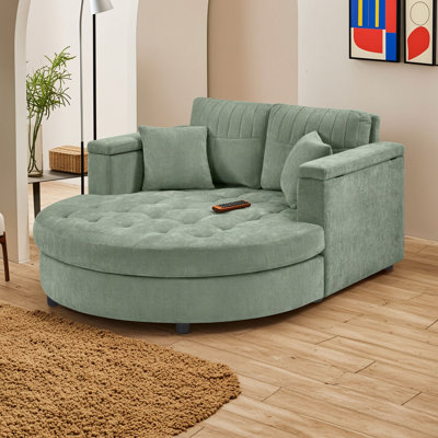Canapé 2 places incurvé rembourré avec assise capitonnée, dossier à coutures verticales et accoudoir de rangement