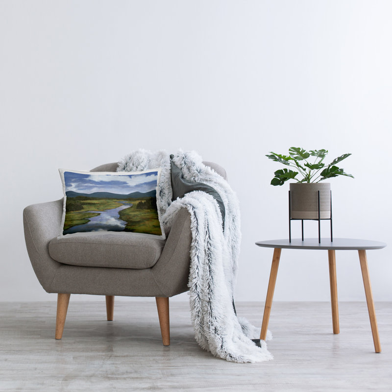 Coussin décoratif imprimé nuages et reflets dans la rivière par Michael Willett