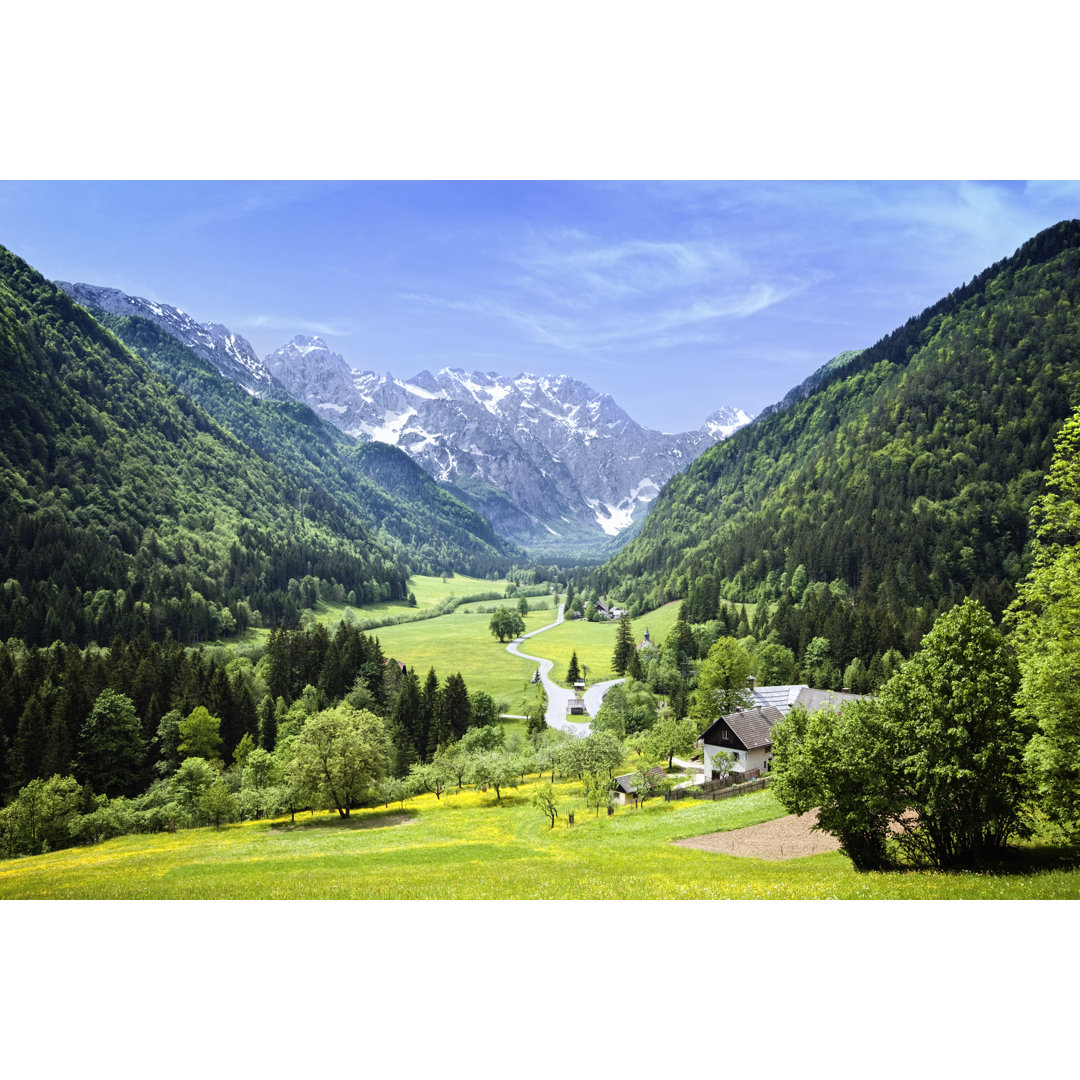 Idyllisches Alpental von Mbbirdy - Kunstdrucke auf Leinwand