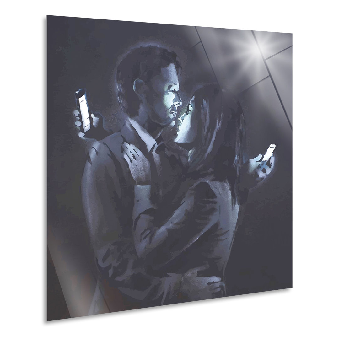 Glasbild Lovers on Mobile Phone von Banksy