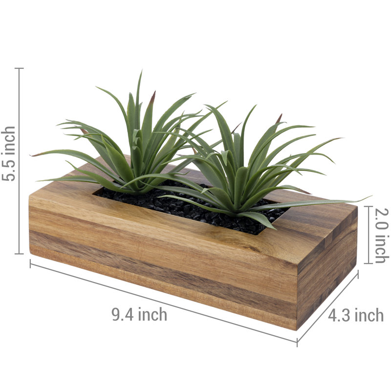 Plantes vertes artificielles en pot de bois
