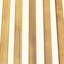 Charmante chaise longue en bois pour des moments de détente en plein air-884669988