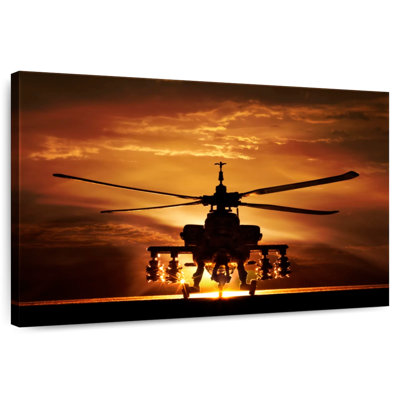 «Mait Silhouetted Apache Helicopters»