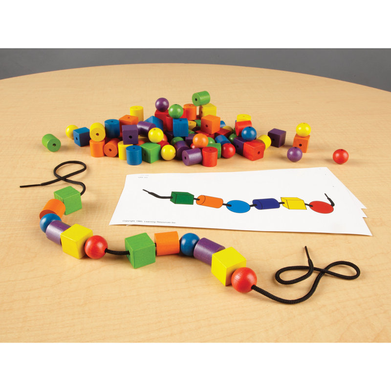 Ensemble de perles et de cartes
