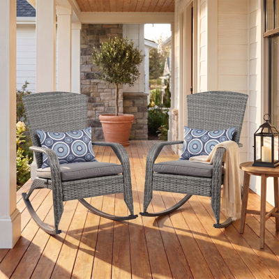Chaises berçantes d'extérieur en osier avec coussins (ensemble de 2)