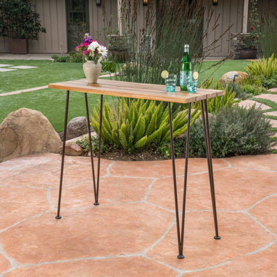  Table de bar d'extérieur moderne avec plateau en bois d'acacia, pieds en épingle à cheveux hauts, conception rustique pour la terrasse, le jardin ou l'intérieur, fabrication durable et résistante aux intempéries, brun