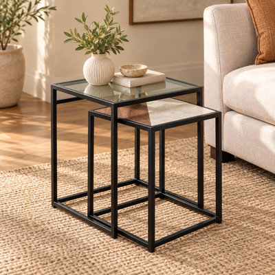 Table gigogne avec plateau en verre et pieds en métal