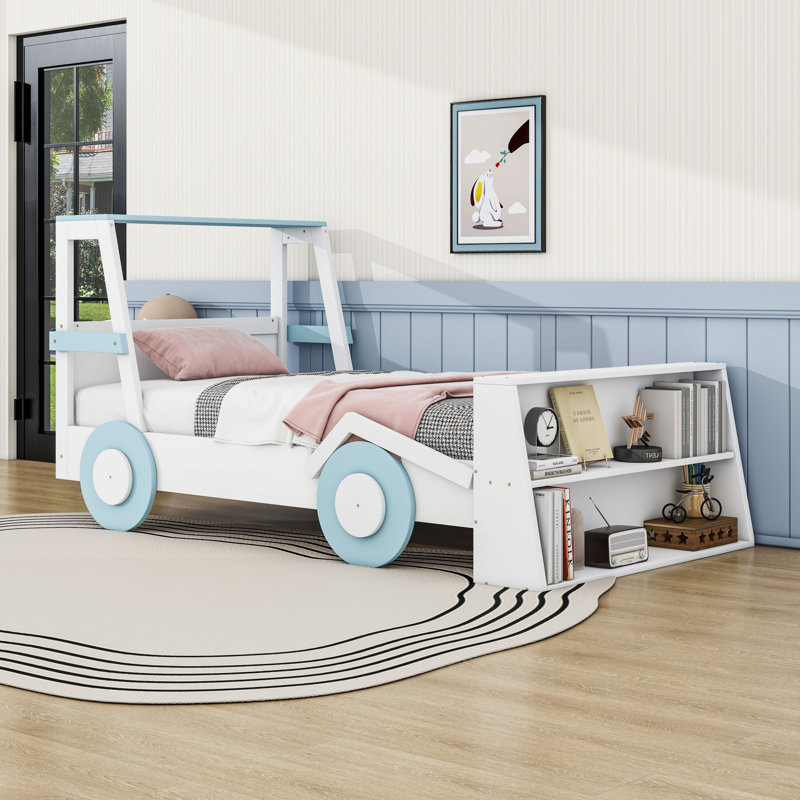 Lit plateforme simple en bois avec jolie voiture et tablettes, Bleu/blanc