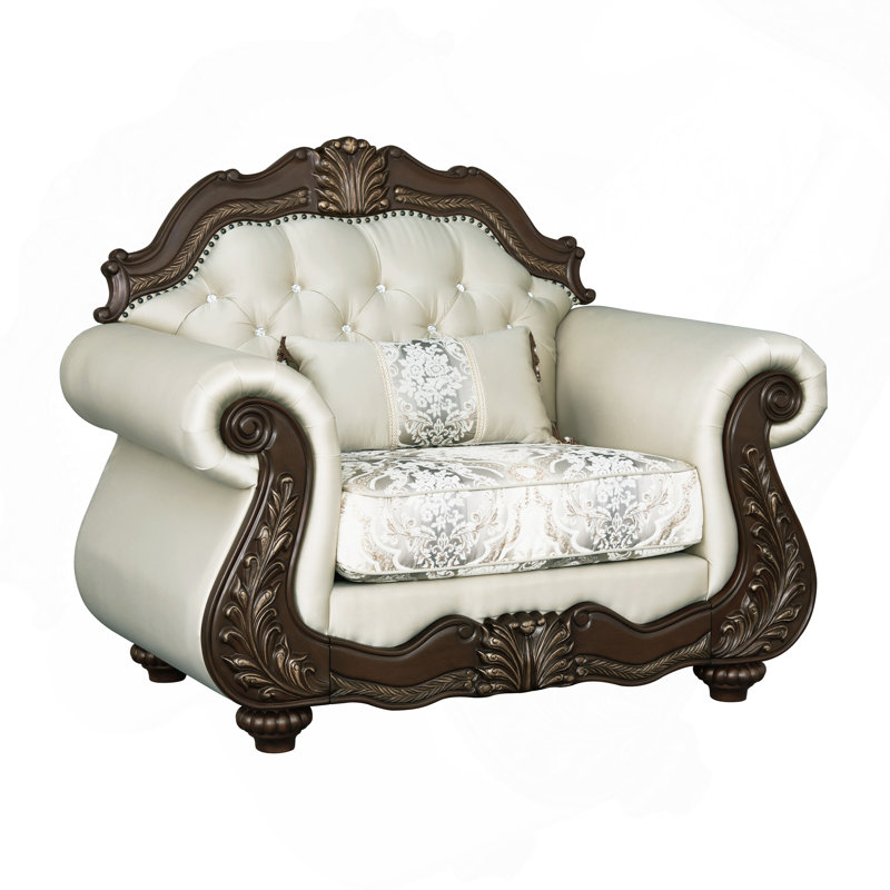 Chaise en tissu beige avec finition cerise avec coussin