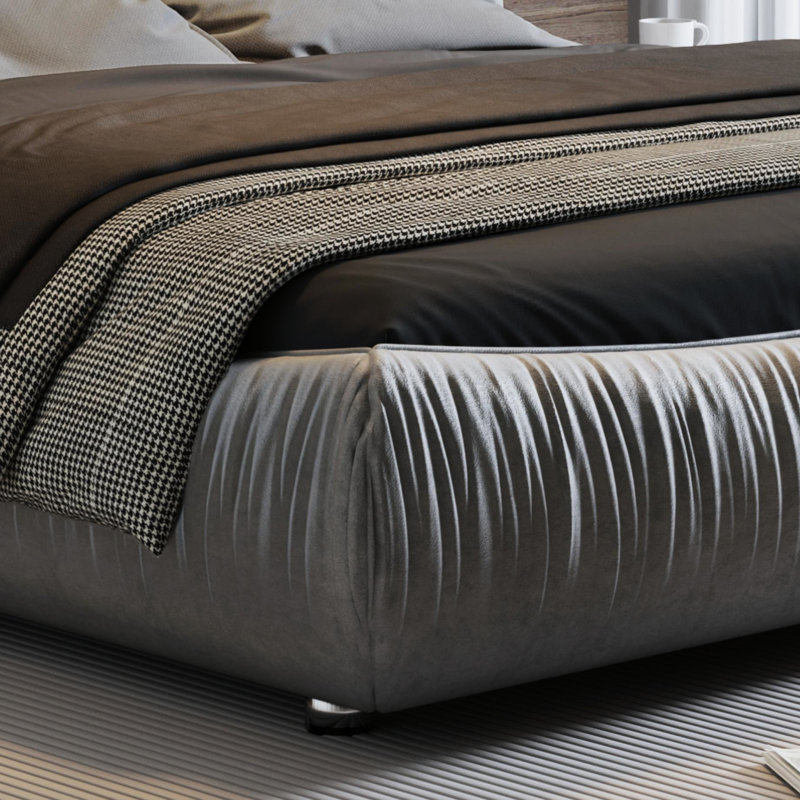 Élégant très grand lit plateforme avec matériau froissé et bois de pin massif, base en bois gris de conception ergonomique luxueuse
