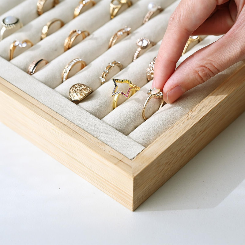 Ensemble de 2 plateaux de présentation en anneau de bambou avec doublure en suède beige, organisateur d'anneaux pour le rangement et la présentation des bijoux, couleur beige