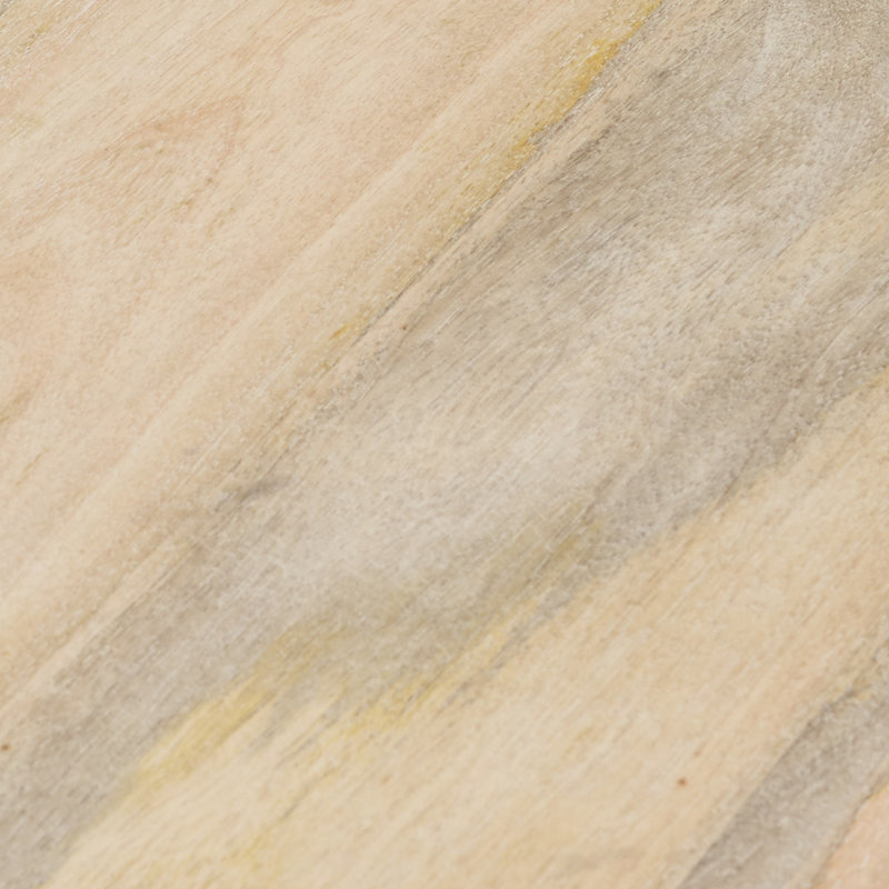 Le tabouret Colony présente un design intemporel et minimaliste avec des lignes épurées et une finition brun clair naturel.