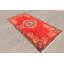 Tapis turc vintage tissé à la main avec un tapis rouge et un motif de médaillon floral pour un décor bohémien
