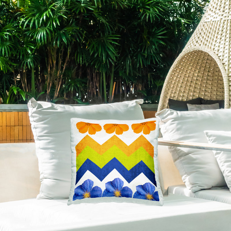 Coussin décoratif orange orange bleu Zig Zag Blossoms par Irena Orlov