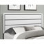 Élégant grand lit blanc avec une construction durable et un design moderne pour les chambres élégantes