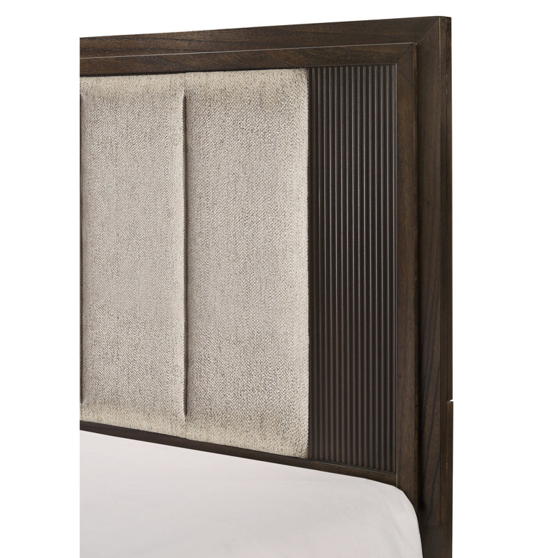 Grand lit, tête de lit tapissier, finition en bois riche, détails linéaires élégants, mélange rustique et contemporain, lit 1pc brun avec charme, style et tons de finition