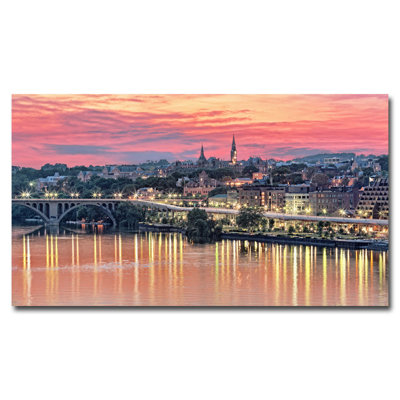 "Georgetown In Twilight" par Gregory O'Hanlon, reproduction de photo sur toile tendue encadrée