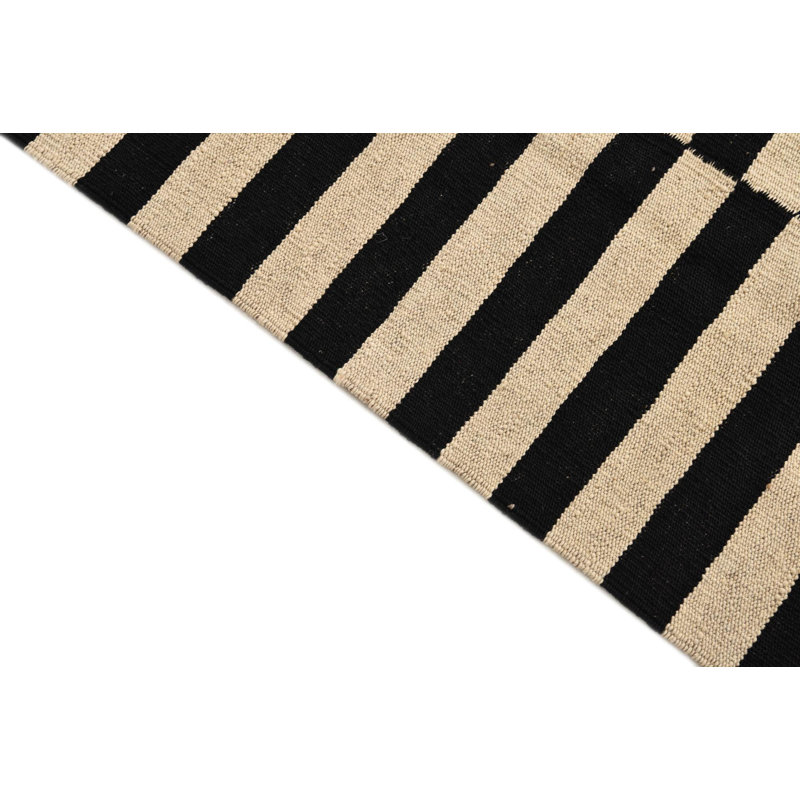 Tapis noir et blanc 3 pi 5 po x 6 pi 4 po Pinkerton