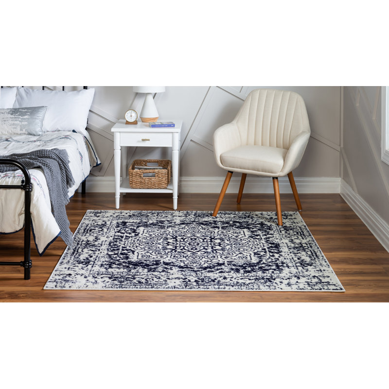 Malynn Oriental Indoor Rug, Square 4'1"