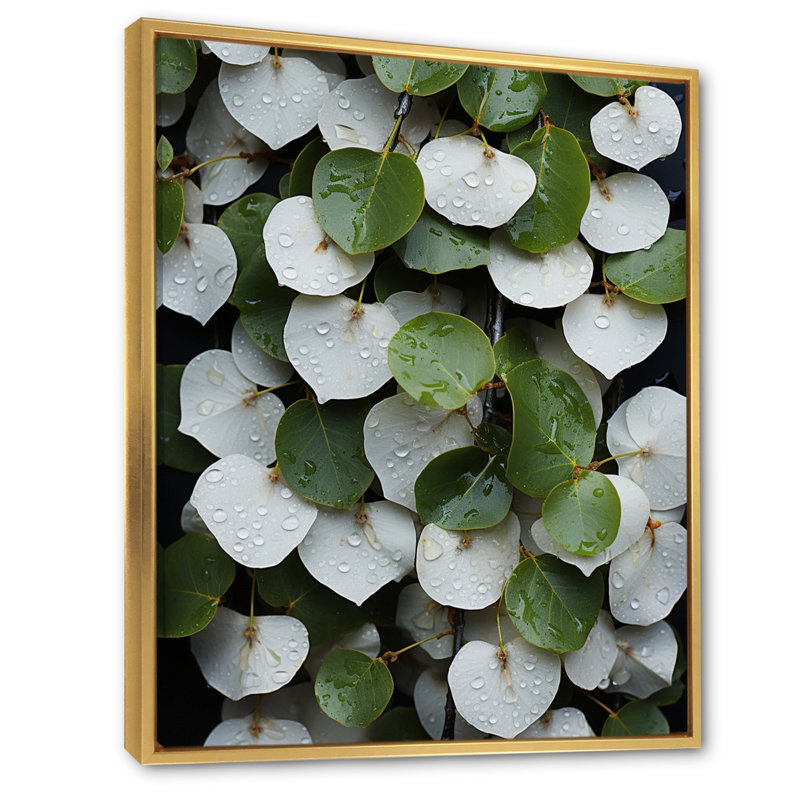 Feuilles vertes et blanches, collage sur toile, Cadre flottant doré, H 32 po x l 24 po x P 1 po
