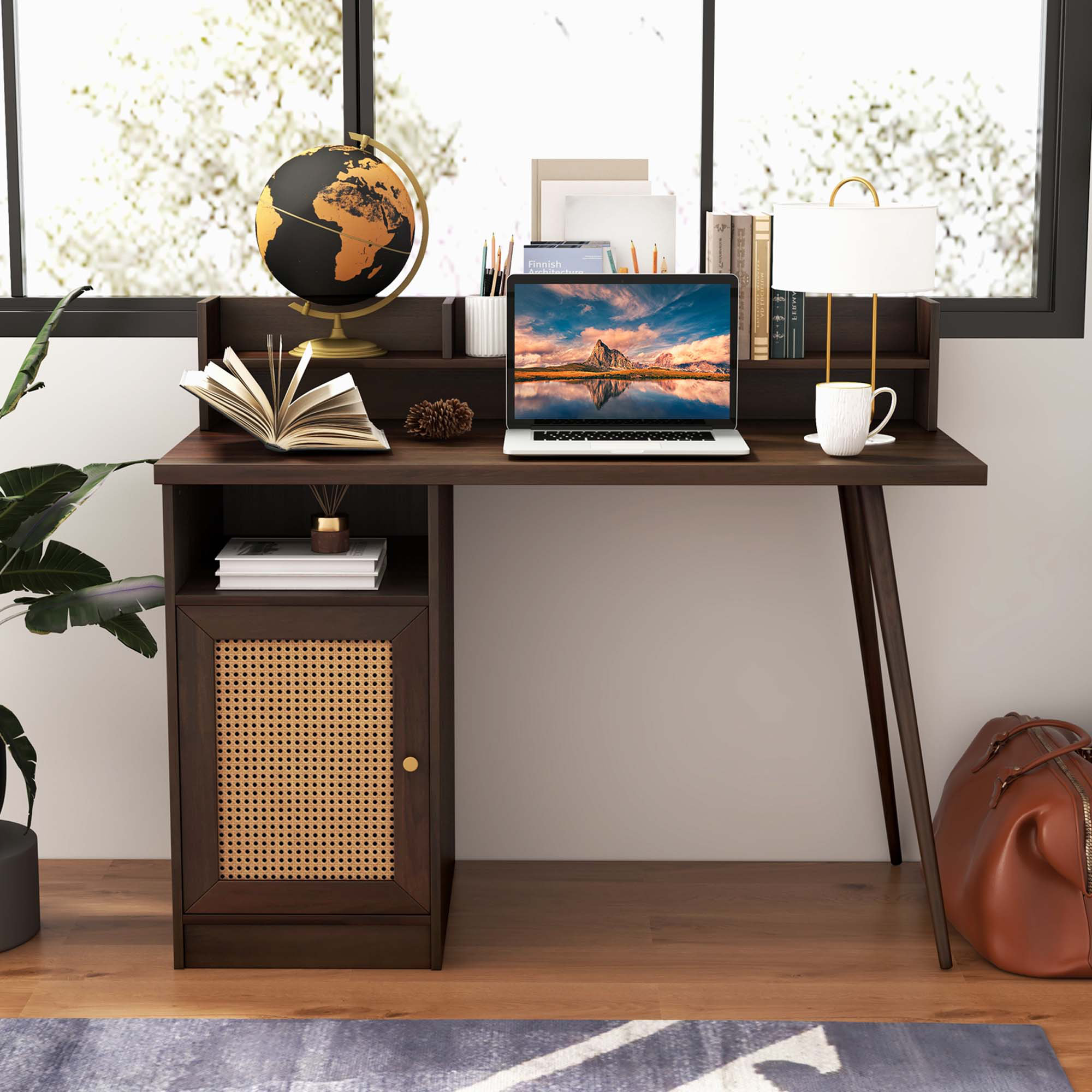 Office desks - modern and versatile