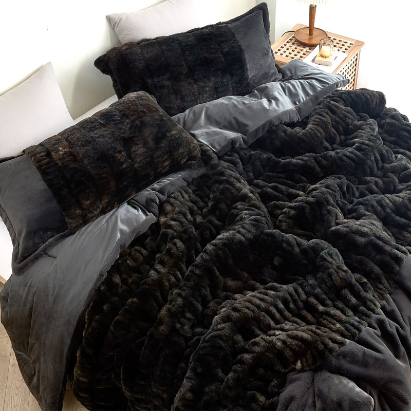 Midnight Black Badland Wolf Coma Inducer Oversized Comforter Set, Queen Comforter + 2 Standard Shams